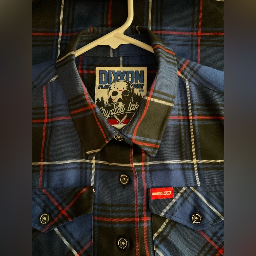 ◦	Dixxon Flannel Women’s M
	◦	Used in excellent condition
	◦	Fits true to size